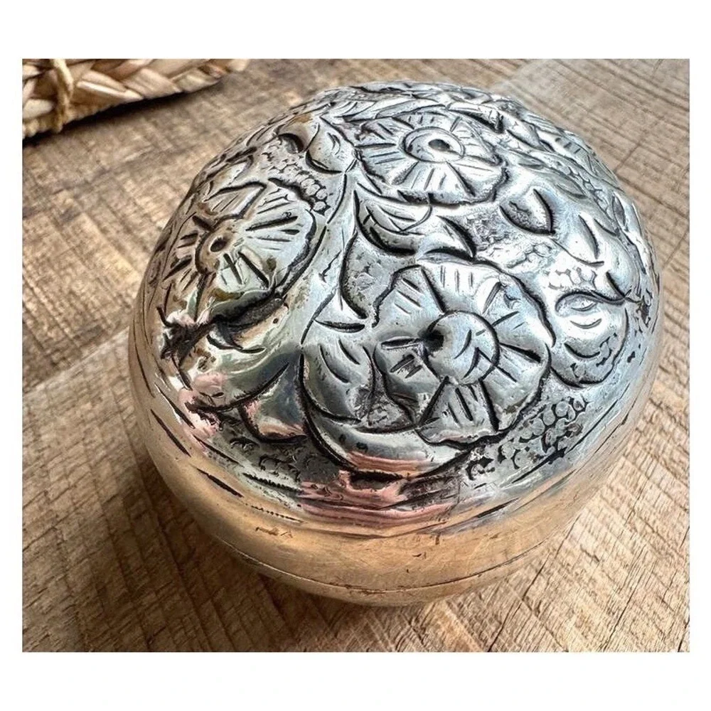Vintage EPNS Round Silver-Tone Floral Trinket Box Victorian Revival